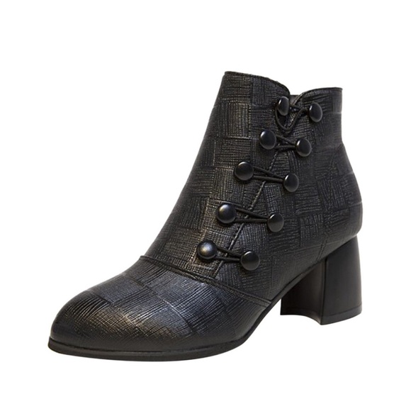 Elegant Black Ankle Boots - Picture 3 of 6